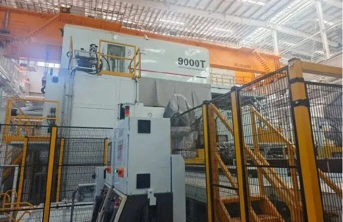 比亞迪首次公開其9000T大壓鑄生產(chǎn)線